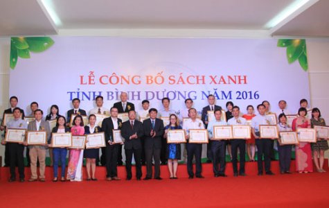 UBND[-]tỉnh[-]công[-]nhận[-]các[-]doanh[-]nghiệp[-]có[-]tên[-]trong[-]Sách[-]Xanh[-]và[-]khen[-]thưởng[-]đối[-]với[-]61[-]doanh[-]nghiệp[-]